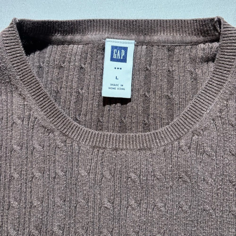Vintage GAP Women’s Brown Cable Knit Crewneck Sweater - Picture 2 of 9